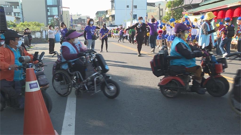 輪椅勇者不設限 帶團觀光看世界