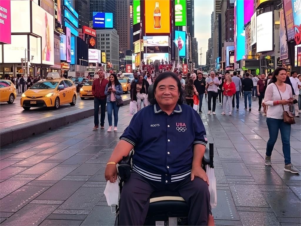 輪椅勇者不設限 帶團觀光看世界