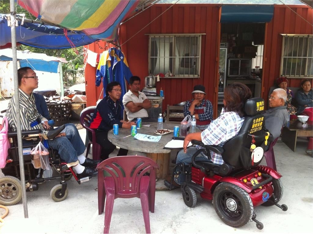 輪椅勇者不設限 帶團觀光看世界