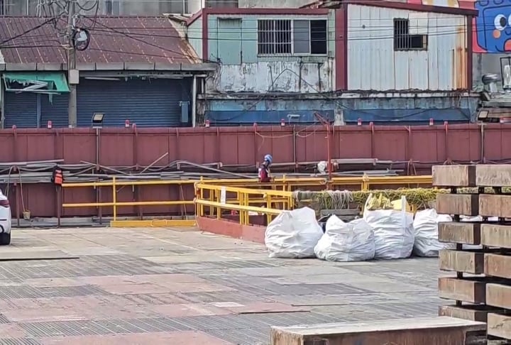 她偶然發現工人制服背後繡上「姓名＋血型」…內行人揭背後心酸真相！