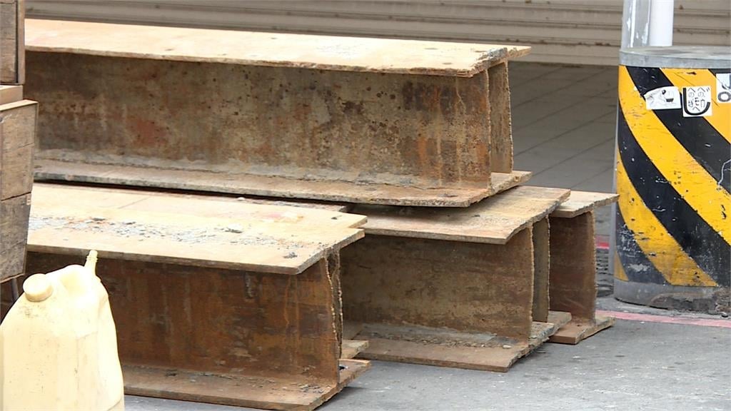 她偶然發現工人制服背後繡上「姓名＋血型」…內行人揭背後心酸真相！