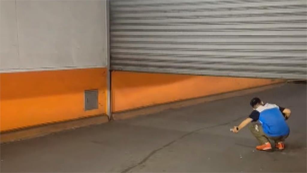 提前打烊？高雄賣場購物「受困車道」　夫妻氣炸：員工全說不清楚