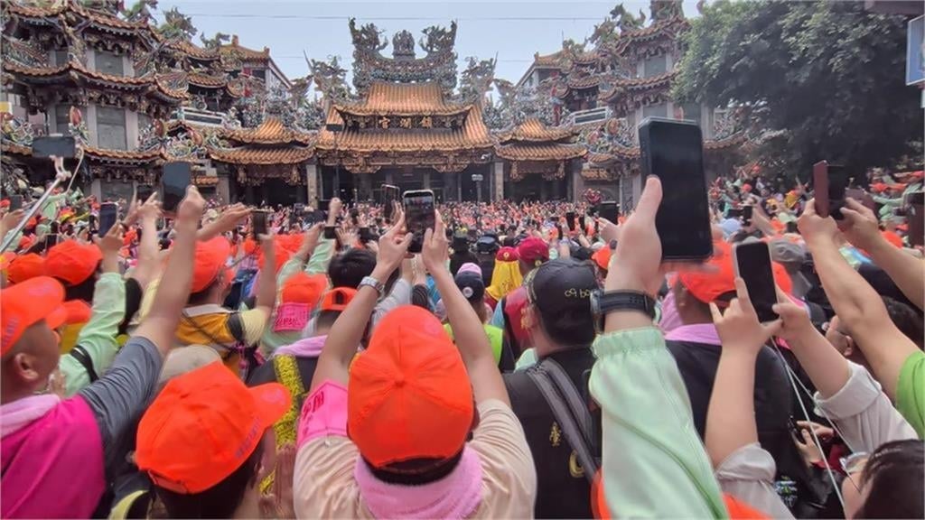 大甲媽掀大場面「他好奇為何白沙屯超反差」！信眾揭「2內建防炎系統」：走過就知