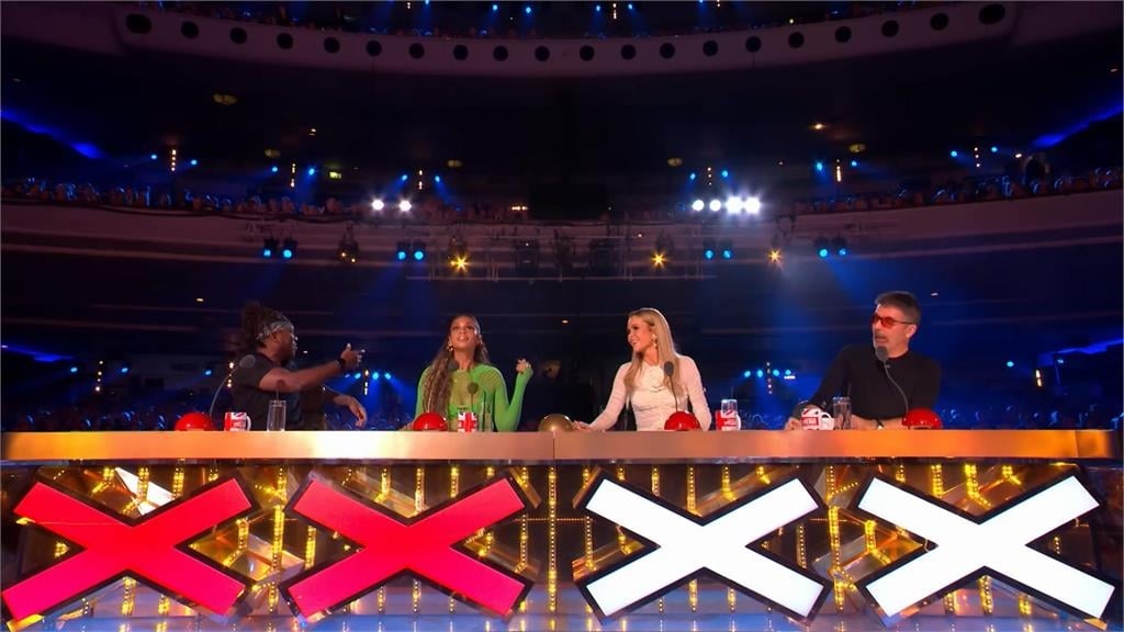 英達人秀「台灣人頭遭火焰吞噬」秒暴紅！網見他「全身配備太台」笑瘋：必須給過