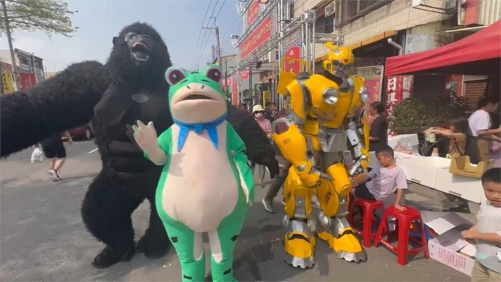 大甲媽遶境"大黃蜂"現身! 信徒斥資2.5萬打造超吸睛