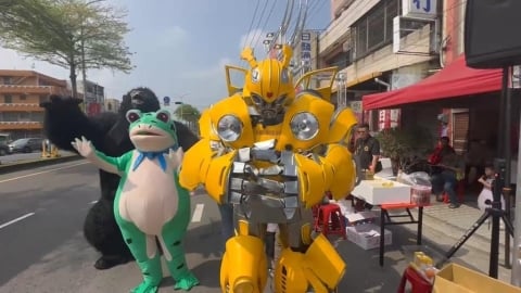 大甲媽遶境"大黃蜂"現身! 信徒斥資2.5萬打造超吸睛