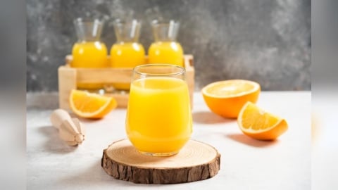 喝現打果汁也踩雷？營養師點名6大「偽健康飲料」 喝水才是王道