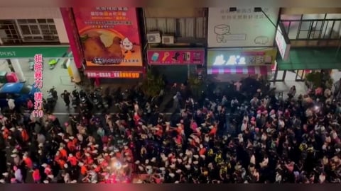 大甲媽祖遶境爆「肢體衝突」！　2派陣頭疑搶轎釀3警掛彩