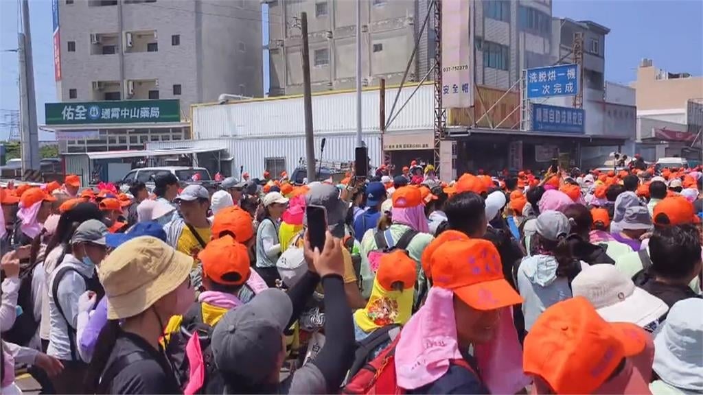 恭迎白沙屯媽祖回鑾 生活元素思憶康 送結緣品保健香燈腳