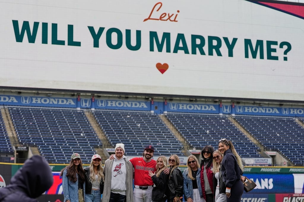 MLB(影)／守護者捕手球場浪漫求婚！海吉斯順利打出生命中的「全壘打」