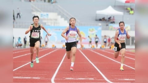 田徑(影)／「最速國一女」是她！葉又瑄全中運100公尺處女秀以12秒勇奪金牌