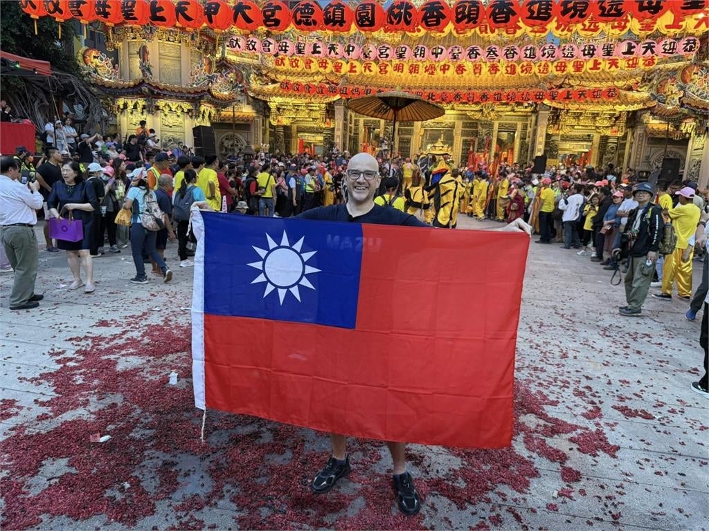 「台灣女婿」參加遶境！等2小時「再幫大甲媽扛轎」發聲：已是台灣的一部分