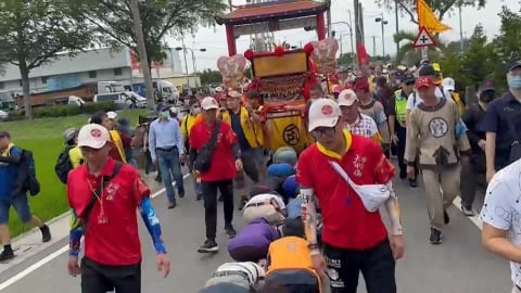 死神手中搶人！她攔轎「粉紅超跑」救病危哥...1年後成香燈腳還願