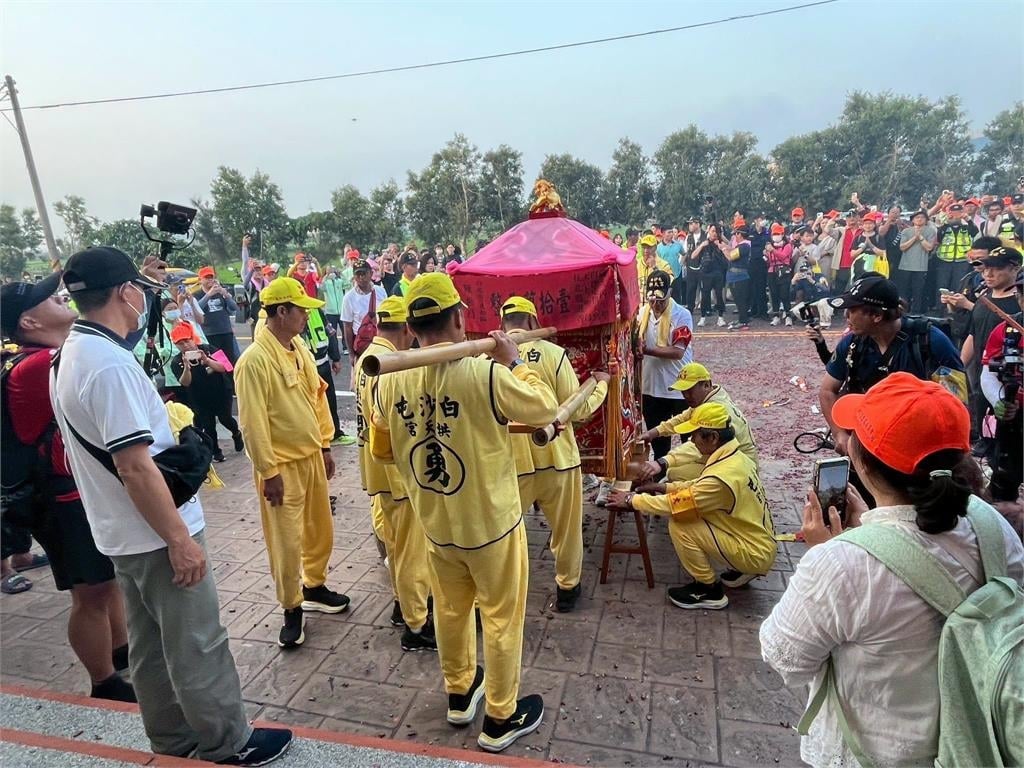 白沙屯媽祖神轎「自己跑」掀熱議！命理師「逆風」曝經歷直呼：真的玄