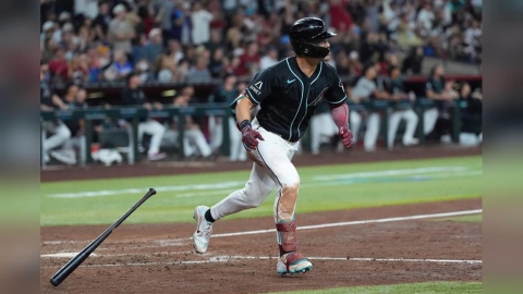 MLB(影)／「卡仔」下背部不適提前退場休息！響尾蛇總教練認為情況不嚴重