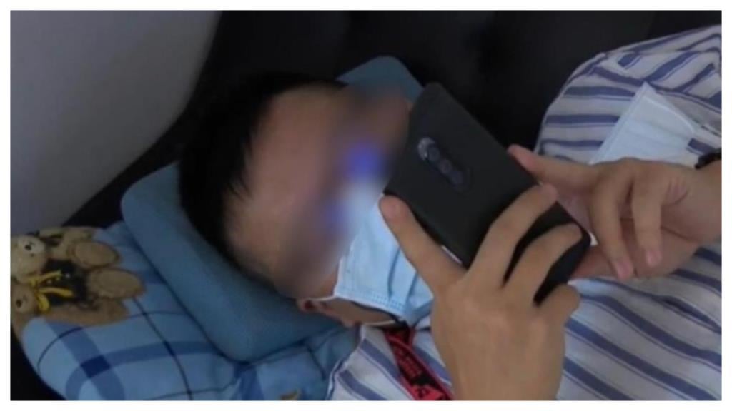 半夜別再看手機！專家揭「2隱藏危機」：恐陷入長期失眠循環