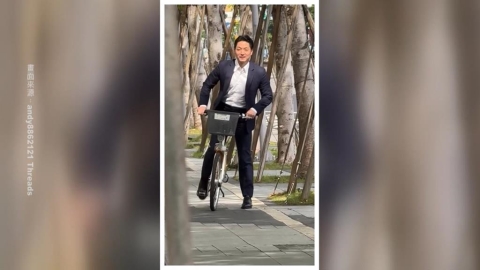 蔣萬安穿西裝騎UBike學馬、柯？　議員：不要再擺拍