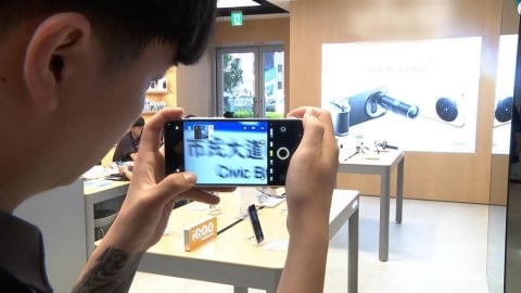 2億畫素+增距鏡! 高階手機定價近6萬 消費者仍買單