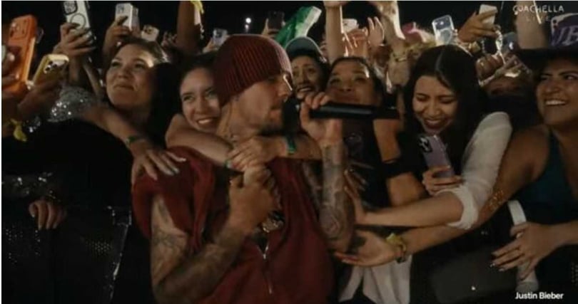 小賈斯汀科切拉壓軸演出結合經典歌曲、影像回顧與多位嘉賓互動，呈現多段舞台內容。