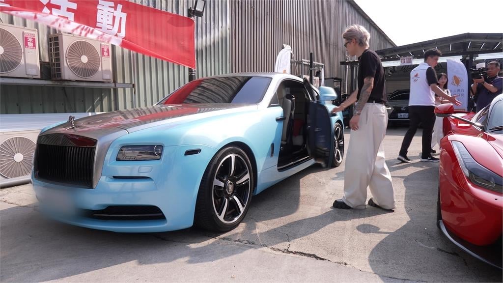 網紅謝老闆帶「馬王」現身公益洗車　多輛頂級超跑亮相