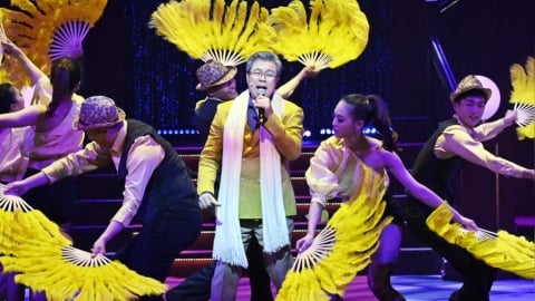 楊烈把舞台劇變演唱會！73歲歌聲撼動全場 一開口觀眾就哭了