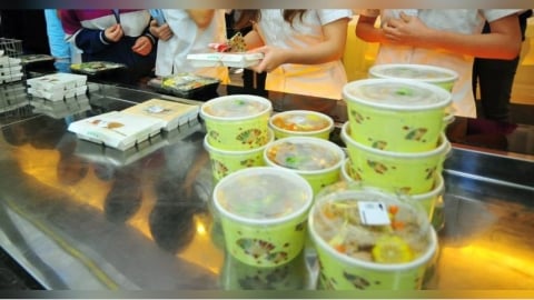 比塑膠袋更毒！譚敦慈示警「1容器」別拿去加熱：內層材質恐釋塑膠微粒