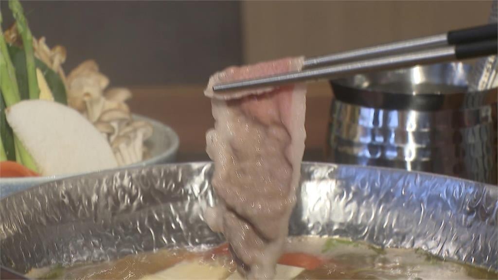 日連鎖火鍋豬肉片「薄如保鮮膜」更透出盤底花紋...驚呆2820萬人！