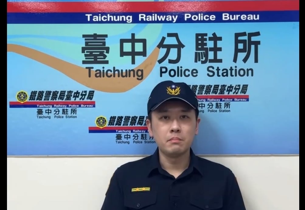 為了百元鈔不要命？　婦「跳軌撿錢」　眾人合力助脫困　鐵警將追人擬開罰