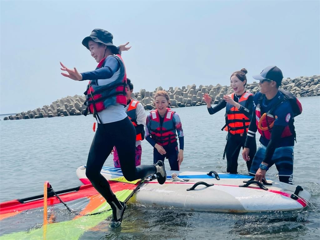 啦啦隊女神金賢姈到台南安平！體驗風帆尖叫連連