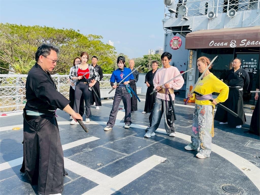 啦啦隊女神金賢姈到台南安平！體驗風帆尖叫連連