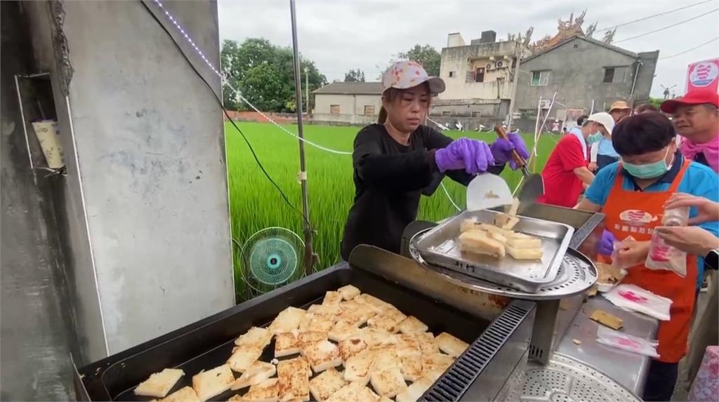 媽祖怕你餓！大甲媽遶境點心超彭湃　茶葉蛋、生魚片、越南春捲
