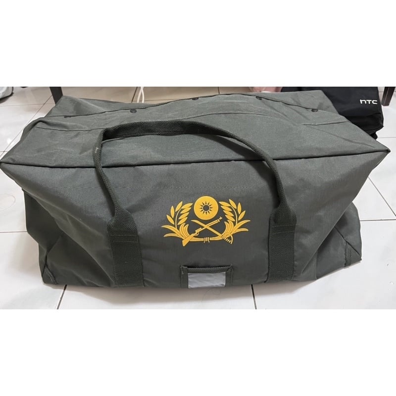圖／建議計畫前往日本採購的旅客，與其特地到唐吉訶德購買行李袋，不如改帶國軍配發的「黃埔包」。（翻攝 Google）