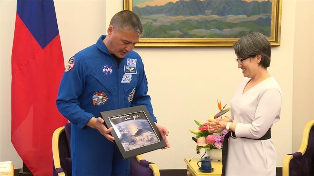 「台灣出生太空人」眼中的寶島！蕭美琴轉發「護國神山」太空視角照驚呆萬名網友