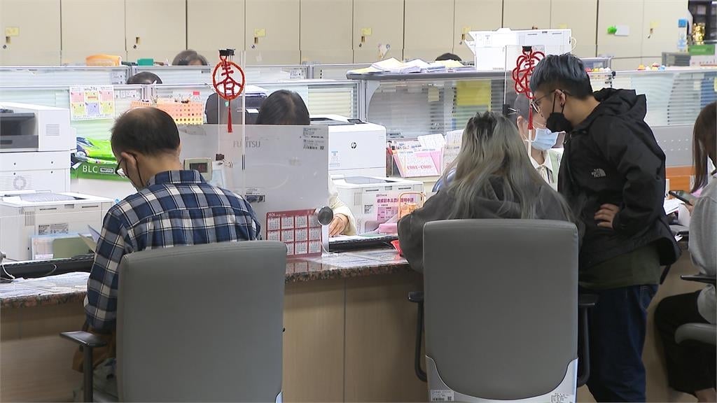 遭爆深夜到新光醫院"看病歷施壓"　柯文哲：到場關心員工媽媽病情