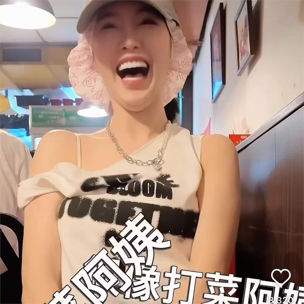 啦啦女神李恩菲「浴帽吃烤肉」　恥力大挑戰：「打菜阿姨」造型網笑翻！