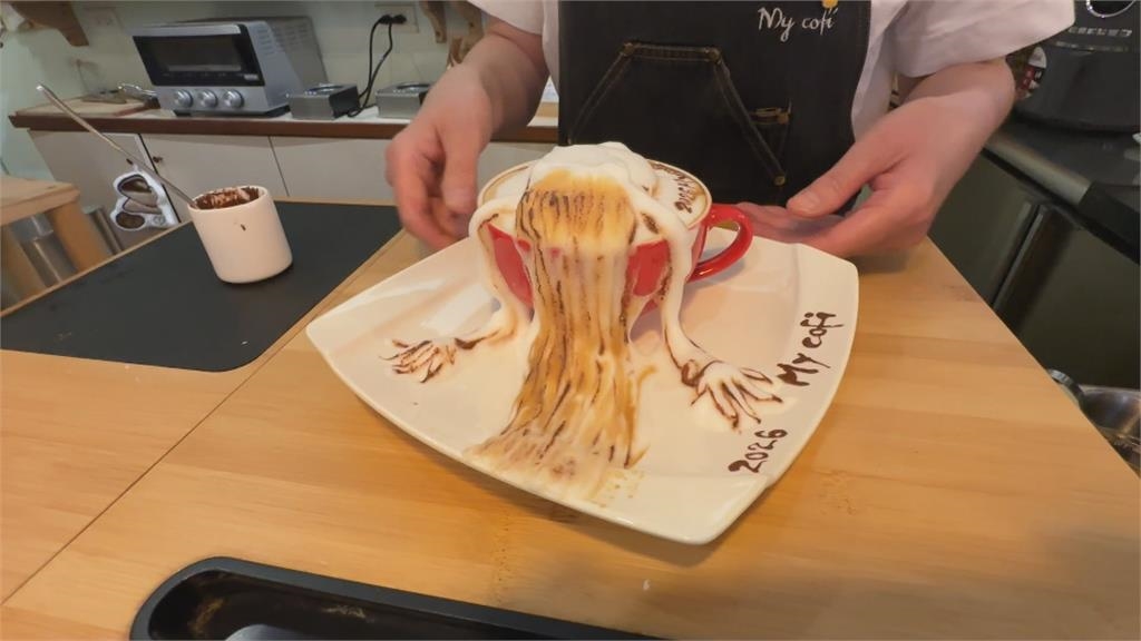 3D咖啡拉花藝術有口皆碑　客訂做「小強拉花」爆紅