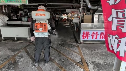 高雄市場爆老鼠爬豬肉攤大口啃肉　業者澄清：上工有時間差