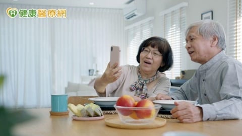 語言困難、性格改變？布魯斯威利罹額顳葉失智症　醫解析早期表現
