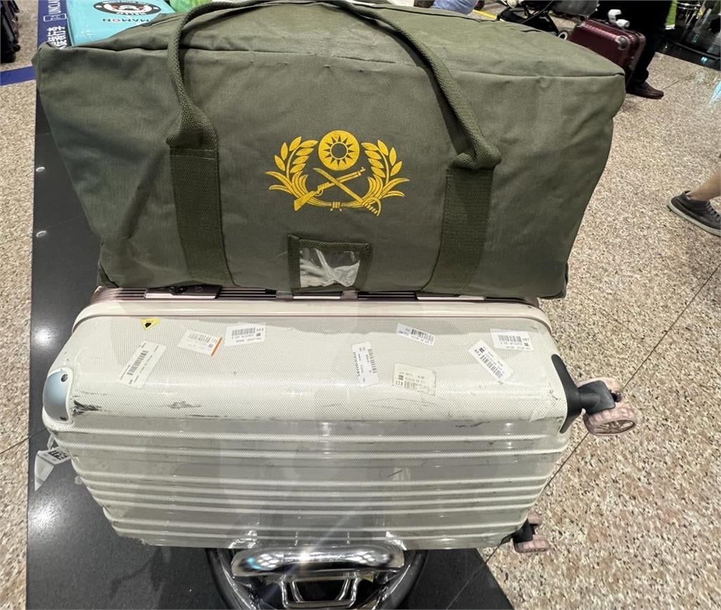 她嘆別買唐吉軻德行李袋「國軍1物」才是神！勾退伍弟兄回憶：絕不能質疑它
