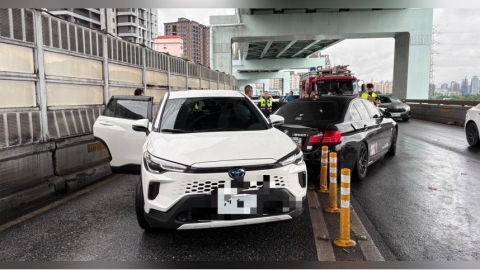 快訊／水源快速道路往師大路2車追撞　1童送醫