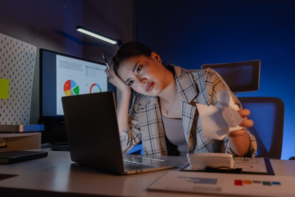 很多時候，換工作薪水翻倍的背後，通常代表壓力也翻了三倍，你要熬夜加班等等。圖/123RF圖庫