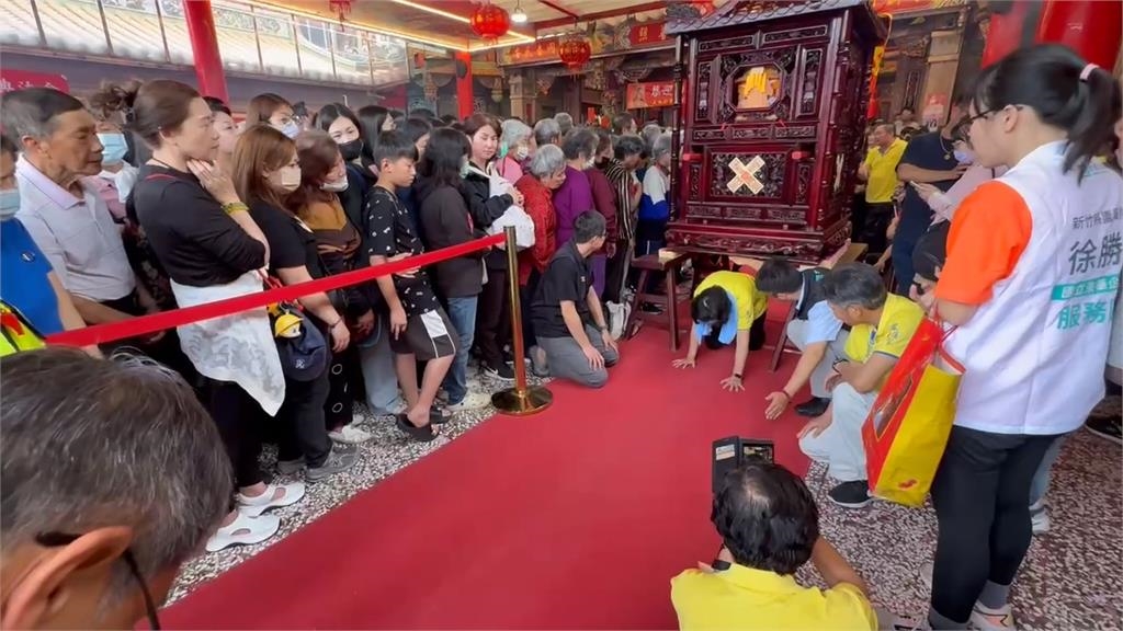 拱天宮三媽、作客媽新竹賜福　天氣放晴！信眾直呼：媽祖顯靈