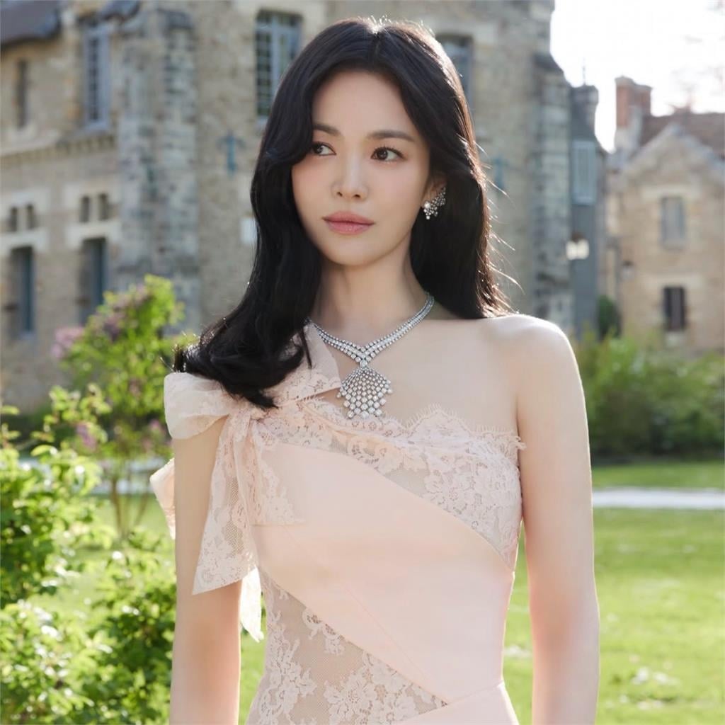 宋慧喬「微醺萌樣」曝光　私下「臉貼臉撒嬌」萌翻網友：這反差太犯規！