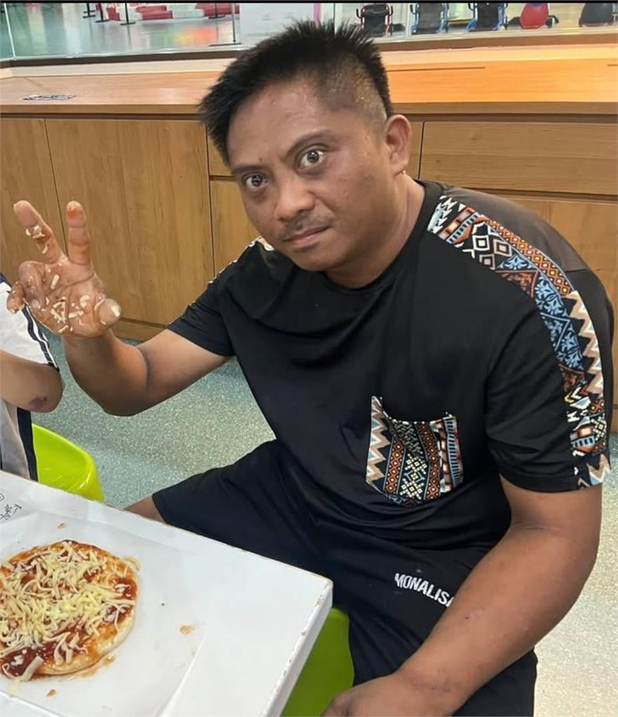 獨家！男子殺了披薩？　陪兒子DIY失敗意外爆紅被封「披薩殺手」