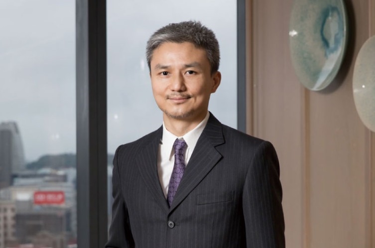 格鬥(影)／從百億企業統帥到擂台鬥士！50歲陳德仁跨級對決26歲全面引爆格鬥魂