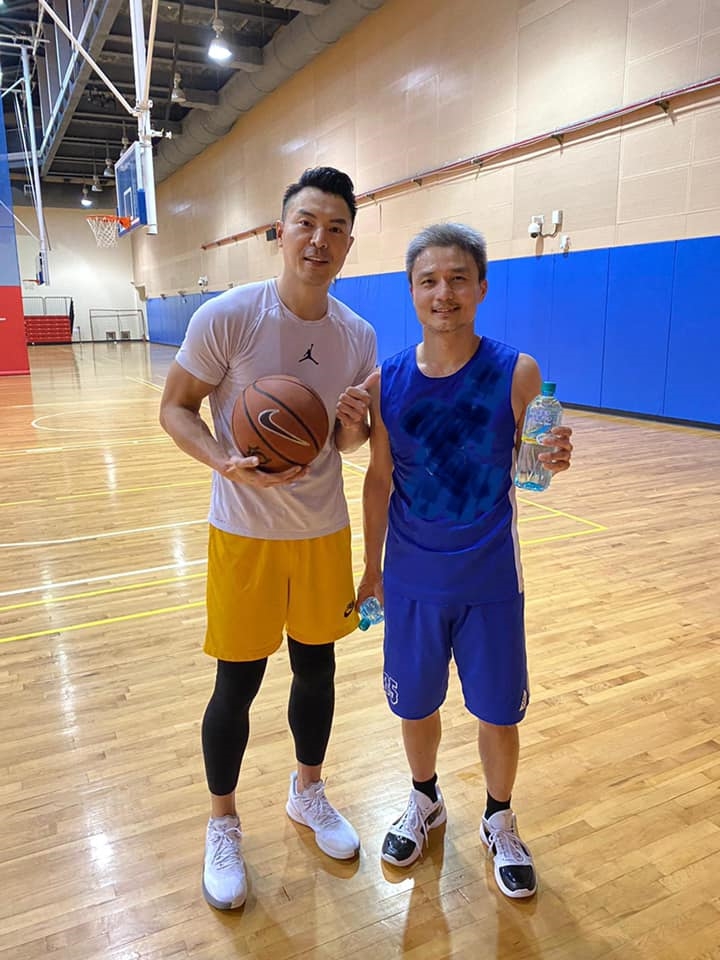 格鬥(影)／從百億企業統帥到擂台鬥士！50歲陳德仁跨級對決26歲全面引爆格鬥魂