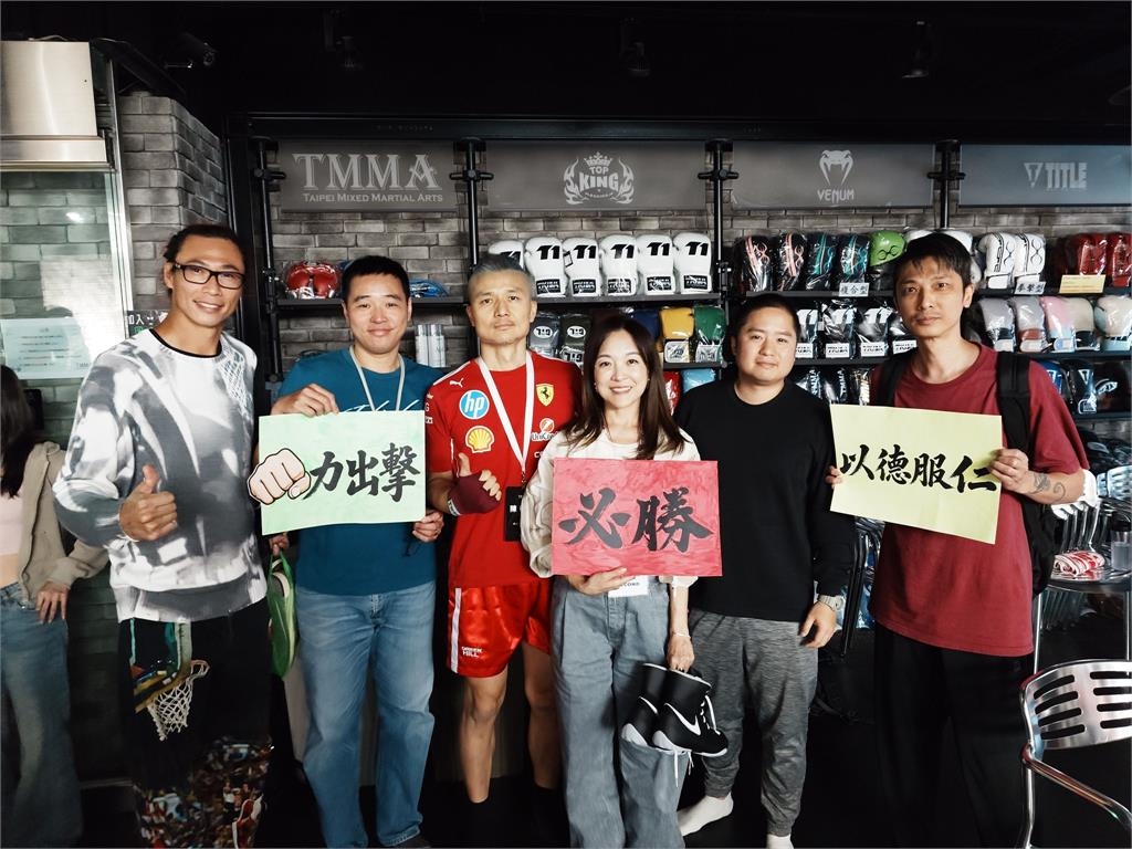 格鬥(影)／從百億企業統帥到擂台鬥士！50歲陳德仁跨級對決26歲全面引爆格鬥魂