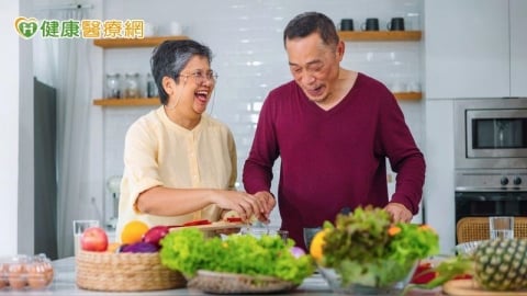 研究：銀髮族吃「植物性飲食」失智風險降　但若為加工食品仍無益健康