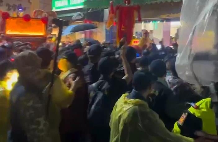 大甲媽回鑾經彰化爆衝突　女控被壓制頭撞地！警方回應了