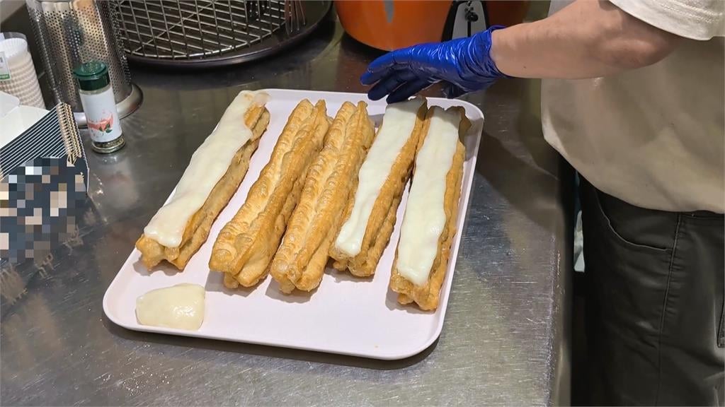 傳統油條結合軟Q麻糬　吸睛度破表掀起朝聖旋風